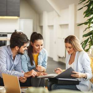 3 real estate business persons discuss about business plan