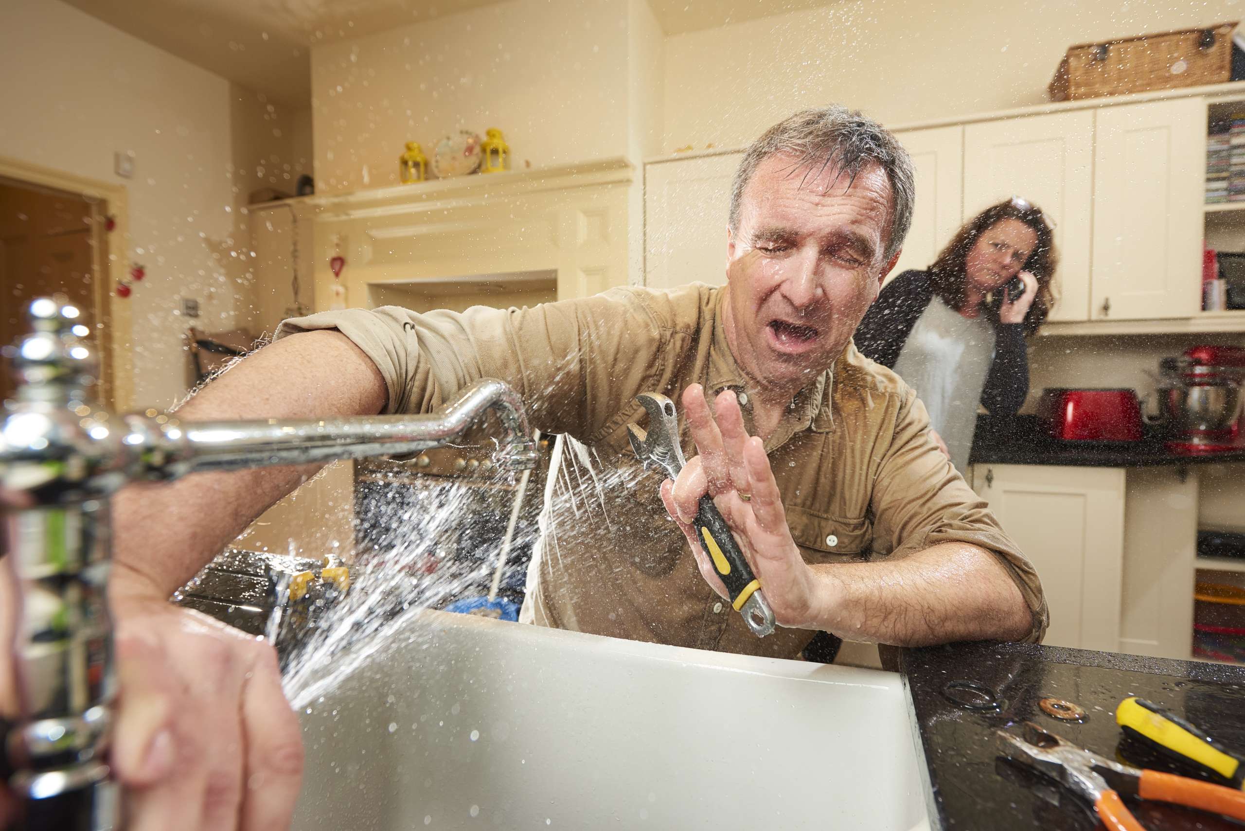 A plumber works with repairing the tap