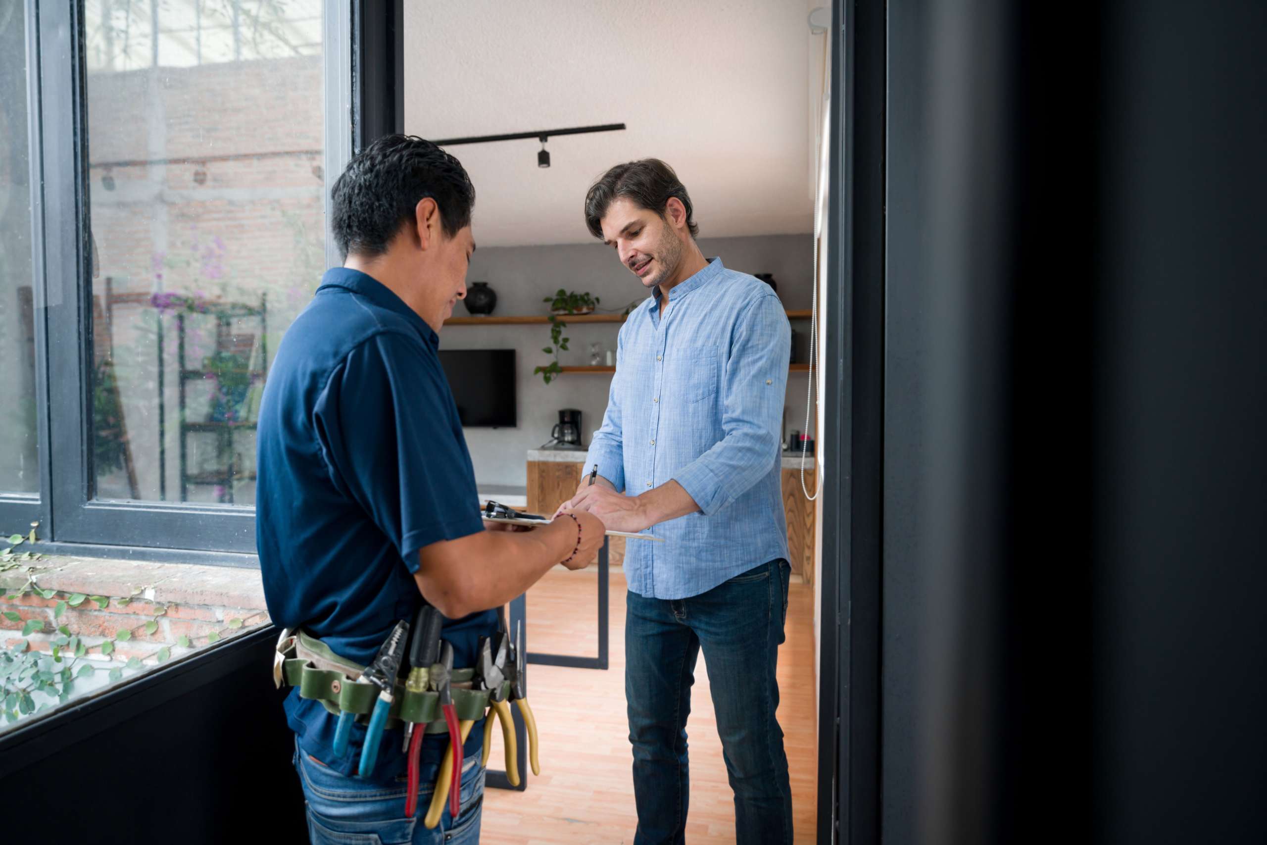 Electrician and signing a report a home