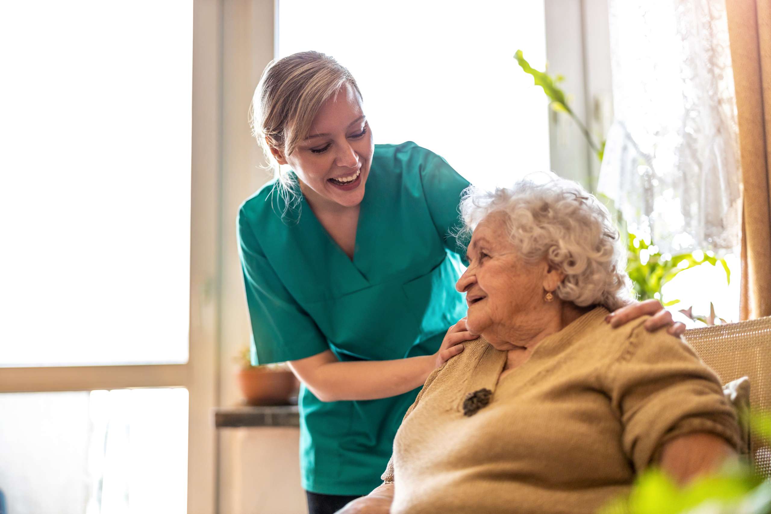 What Are the Differences Between a Private Duty Nurse and a Home Health Nurse?