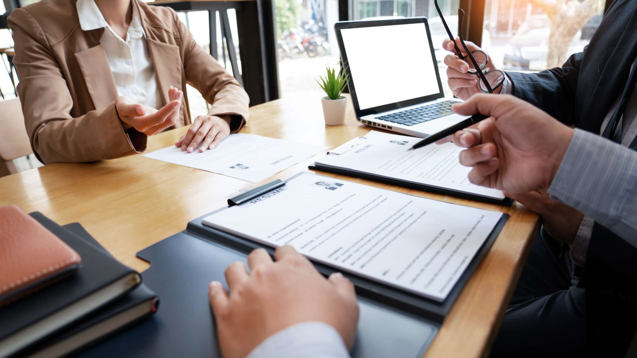 How to become a recruitment consultant