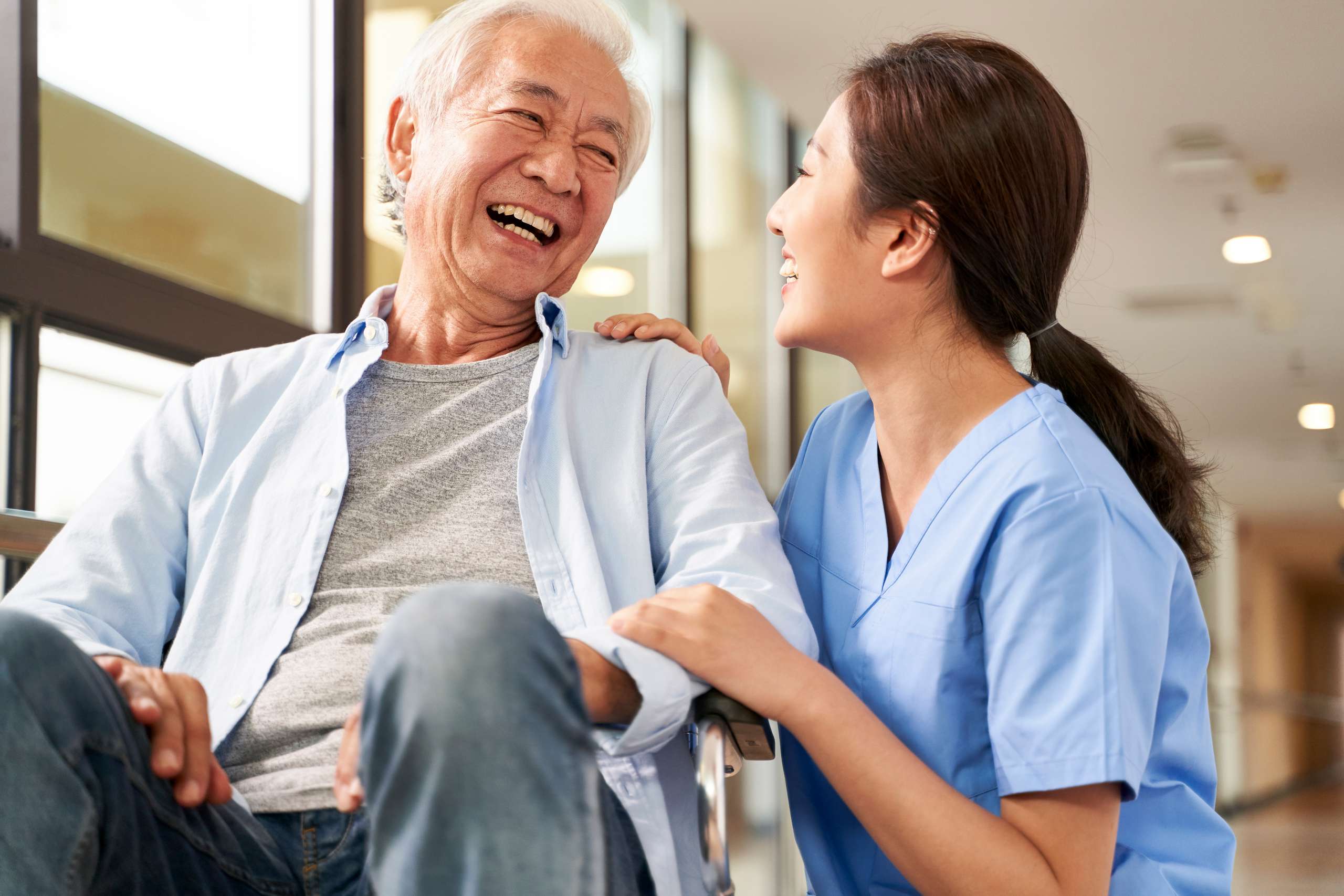 What are the characteristics of a good nursing assistant?